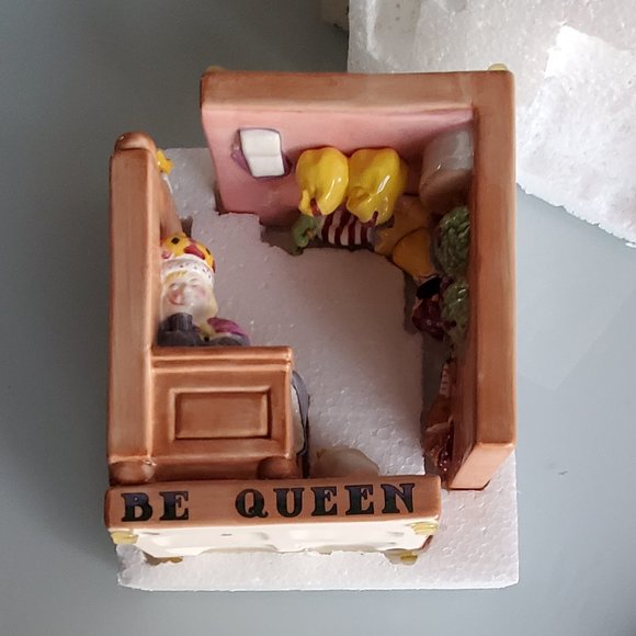 Mary Engelbreit Queen Ceramic Bookends - Cream and Tan - Picture 9 of 15